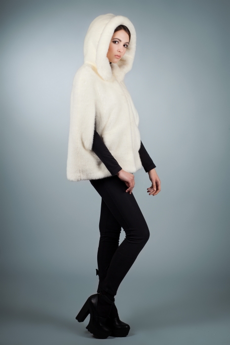 Photo #1 - Cape-coat mink white